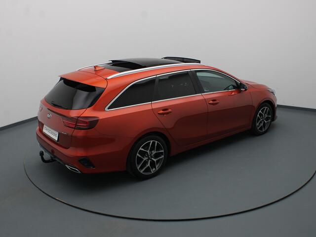 KIA CEE D Ceed Sportswagon T-GDi GT-Line 160pk Camera | Adapt. Cruise | Stoel-/stuurverw. | Panoramadak | Trekhaak afneembaar.