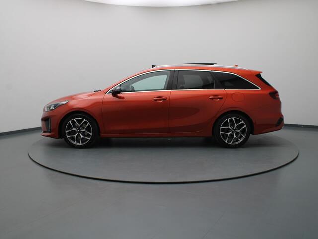 KIA CEE D Ceed Sportswagon T-GDi GT-Line 160pk Camera | Adapt. Cruise | Stoel-/stuurverw. | Panoramadak | Trekhaak afneembaar.