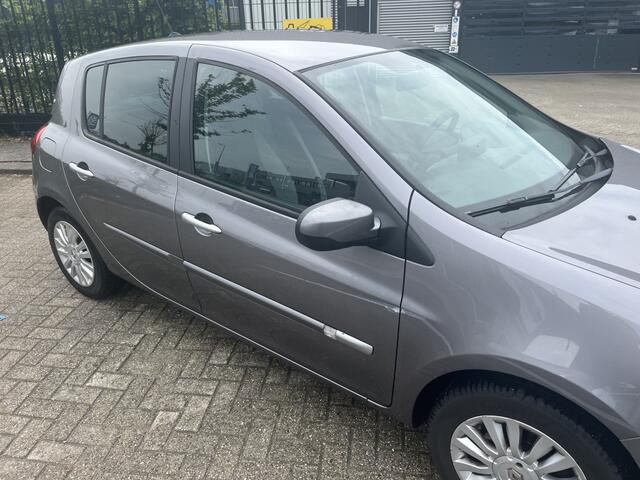 Renault Clio 1.5 dCi Cruisecontrol Clima Navigatiesysteem