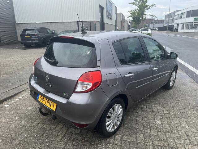 Renault Clio 1.5 dCi Cruisecontrol Clima Navigatiesysteem