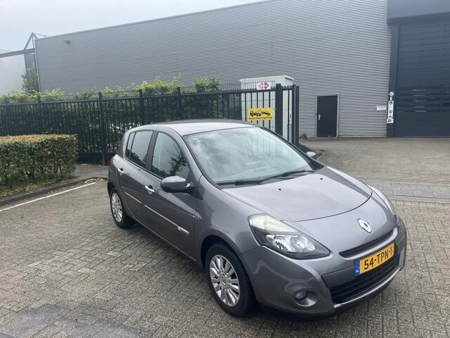 Renault Clio 1.5 dCi Cruisecontrol Clima Navigatiesysteem