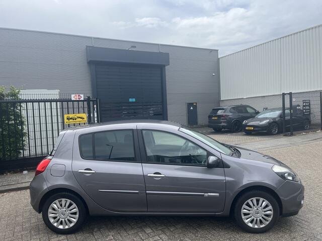 Renault Clio 1.5 dCi Cruisecontrol Clima Navigatiesysteem