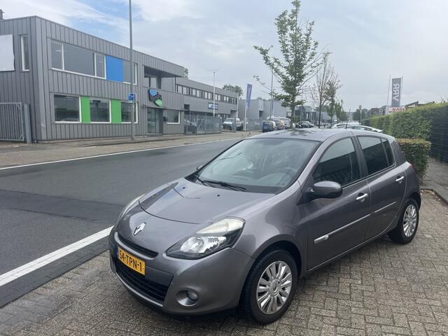 Renault Clio 1.5 dCi Cruisecontrol Clima Navigatiesysteem