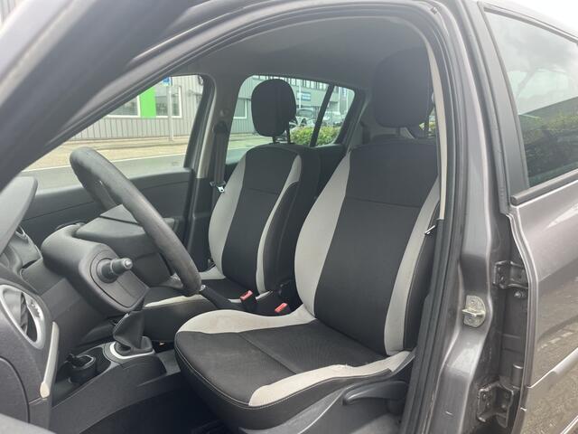 Renault Clio 1.5 dCi Cruisecontrol Clima Navigatiesysteem