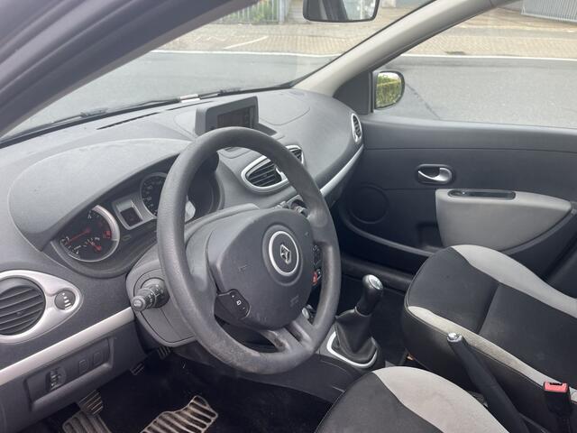 Renault Clio 1.5 dCi Cruisecontrol Clima Navigatiesysteem