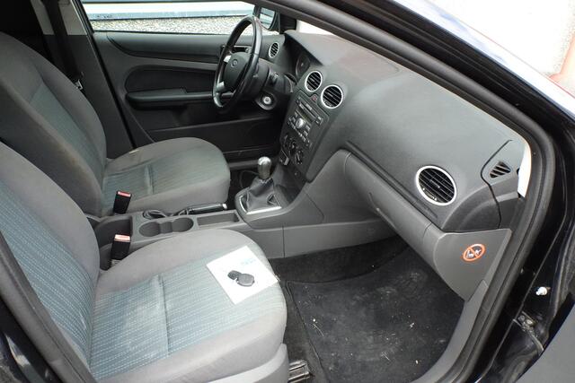 Ford Focus Wagon 1.6-16V Ambiente grijskenteken benzine uitvoering uniek 