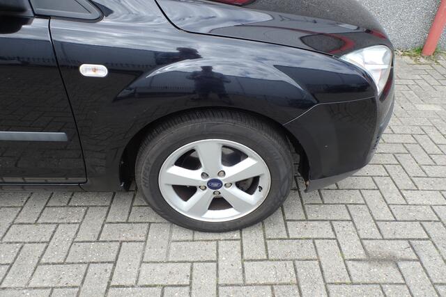 Ford Focus Wagon 1.6-16V Ambiente grijskenteken benzine uitvoering uniek 
