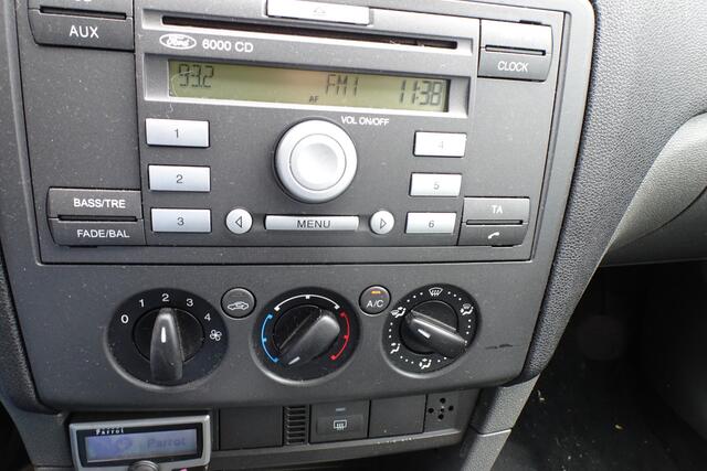 Ford Focus Wagon 1.6-16V Ambiente grijskenteken benzine uitvoering uniek 