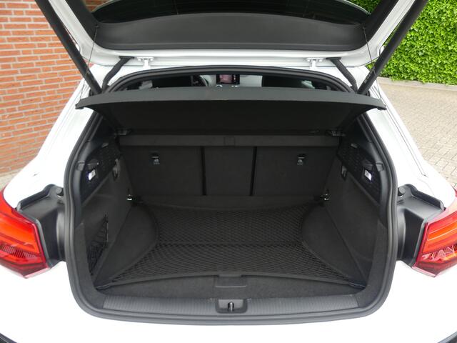 Audi Q2 35 TFSI 3X S-Line / Full options / Trekhaak