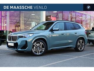 BMW X1 xDrive23i M Sport Automaat / Panoramadak / Trekhaak / Sportstoelen / Head-Up / M Adaptief onderstel / Adaptieve LED / Parking Assistant Plus