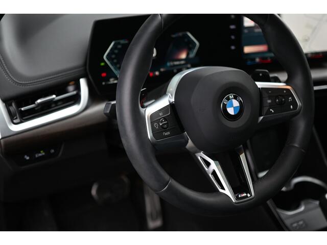 BMW X1 xDrive23i M Sport Automaat / Panoramadak / Trekhaak / Sportstoelen / Head-Up / M Adaptief onderstel / Adaptieve LED / Parking Assistant Plus