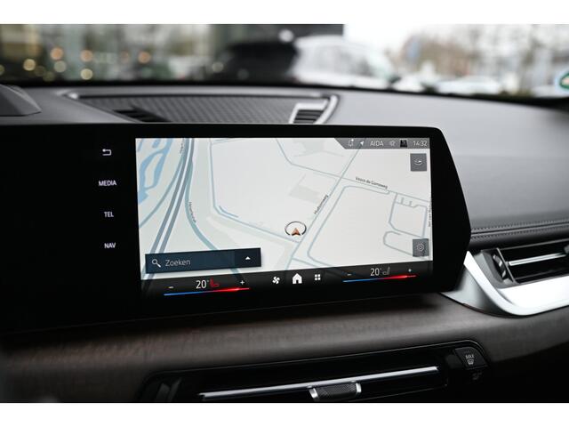 BMW X1 xDrive23i M Sport Automaat / Panoramadak / Trekhaak / Sportstoelen / Head-Up / M Adaptief onderstel / Adaptieve LED / Parking Assistant Plus