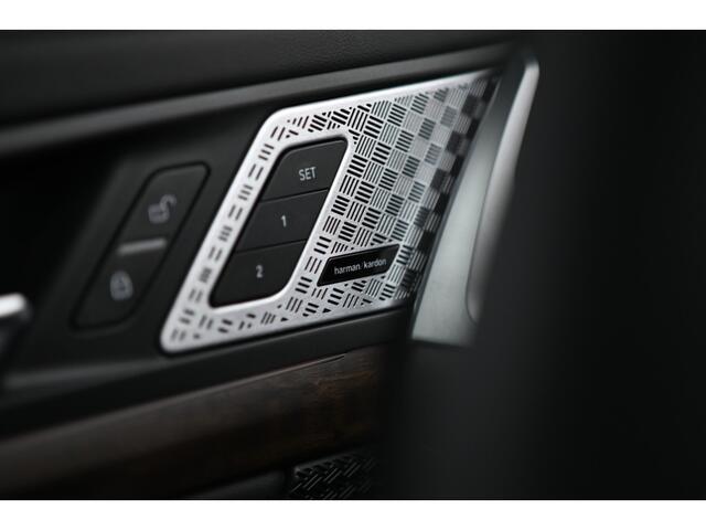 BMW X1 xDrive23i M Sport Automaat / Panoramadak / Trekhaak / Sportstoelen / Head-Up / M Adaptief onderstel / Adaptieve LED / Parking Assistant Plus