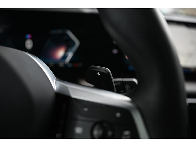 BMW X1 xDrive23i M Sport Automaat / Panoramadak / Trekhaak / Sportstoelen / Head-Up / M Adaptief onderstel / Adaptieve LED / Parking Assistant Plus