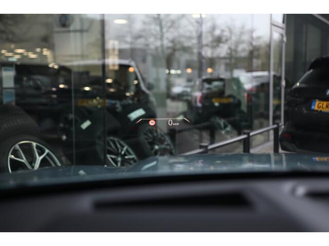 BMW X1 xDrive23i M Sport Automaat / Panoramadak / Trekhaak / Sportstoelen / Head-Up / M Adaptief onderstel / Adaptieve LED / Parking Assistant Plus