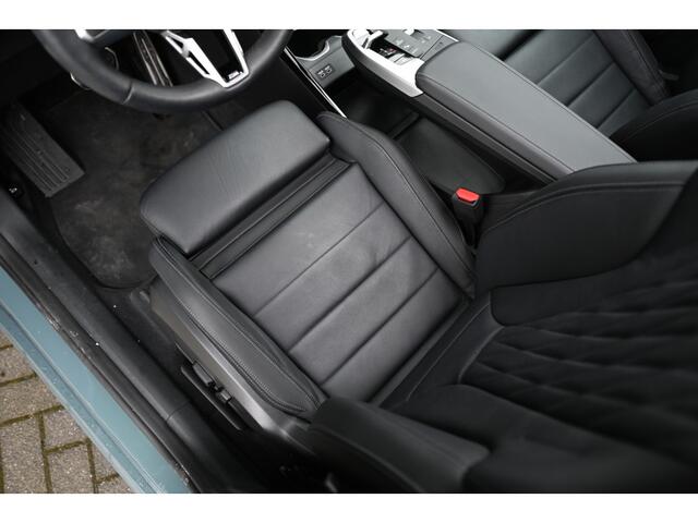 BMW X1 xDrive23i M Sport Automaat / Panoramadak / Trekhaak / Sportstoelen / Head-Up / M Adaptief onderstel / Adaptieve LED / Parking Assistant Plus