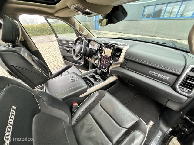 Dodge 1500 Ram 4X4 5.7 V8 4x4 Crew Cab Laramie black out lpg