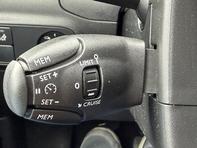 Citroen C3 82pk Shine Camera - Navigatie via APP - Automatische Airco - Parkeersensoren - Lichtmetalen velgen - Apple Carplay