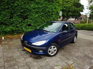 Peugeot 206 1.4 Roland Garros AUTOMAAT MET JAAR APK AIRCO