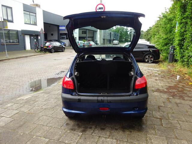 Peugeot 206 1.4 Roland Garros AUTOMAAT MET JAAR APK AIRCO