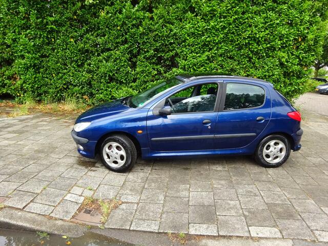 Peugeot 206 1.4 Roland Garros AUTOMAAT MET JAAR APK AIRCO