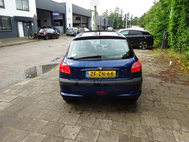 Peugeot 206 1.4 Roland Garros AUTOMAAT MET JAAR APK AIRCO