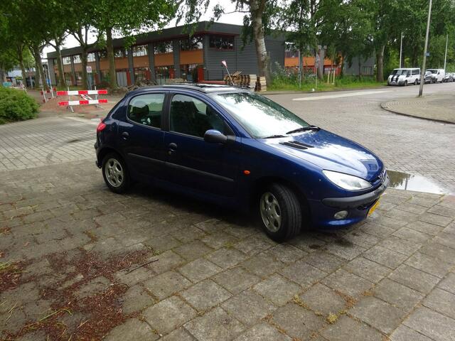 Peugeot 206 1.4 Roland Garros AUTOMAAT MET JAAR APK AIRCO