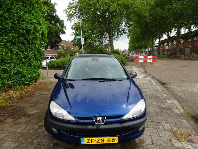 Peugeot 206 1.4 Roland Garros AUTOMAAT MET JAAR APK AIRCO