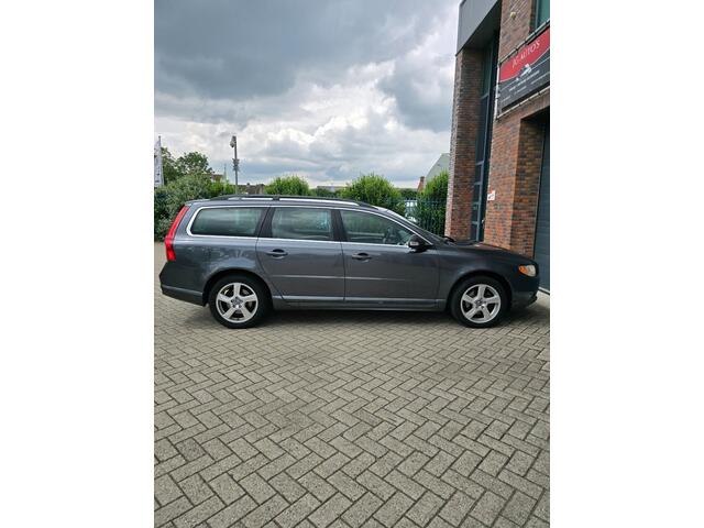 Volvo V70 1.6 T4 Momentum T4 automaat leder 180pk