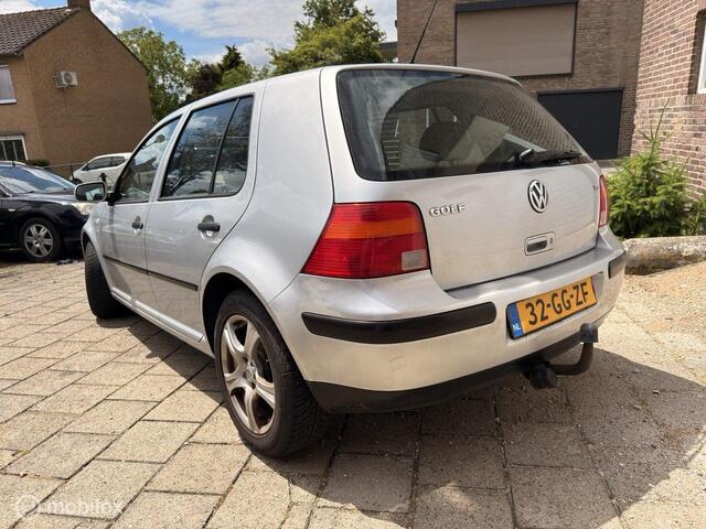 Volkswagen Golf 1.6 Comfortline