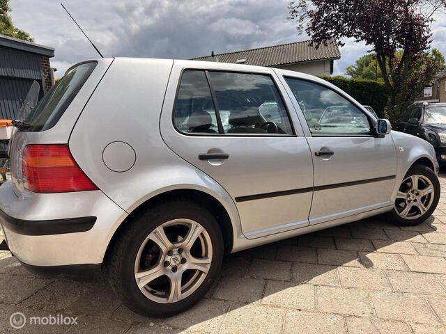 Volkswagen Golf 1.6 Comfortline