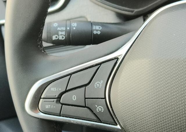 Renault Clio 1.6 E-Tech Full Hybrid 145 evolution - Navi
