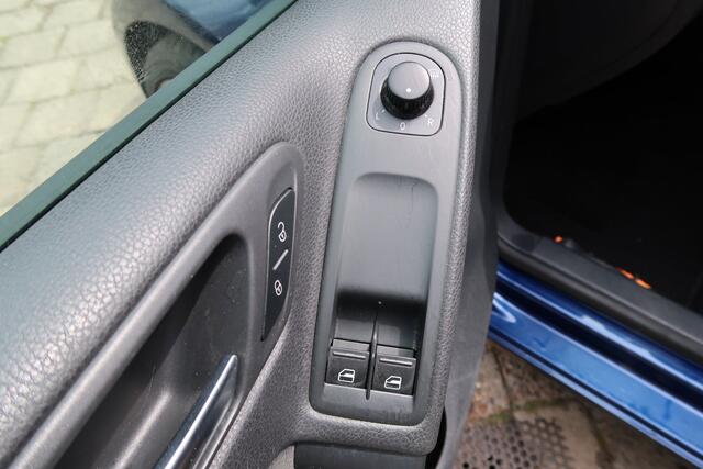 Volkswagen Golf 1.2 TSI Comfortline BlueMotion Rijklaarprijs Stoelverwarming Onderhouden