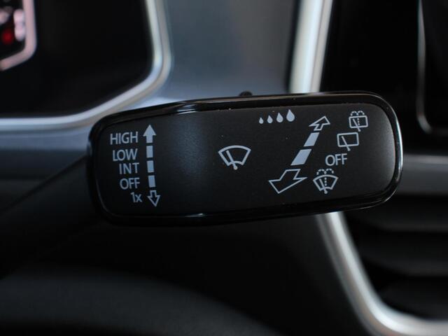 Volkswagen T-ROC 1.5 TSI Style Navigatie Apple Carplay/Android Auto Camera Parkeersensoren Adaptieve Cruise Control Dodehoek Assistent Elektrische achterklep Sto
