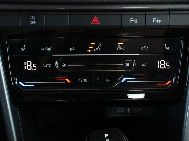 Volkswagen T-ROC 1.5 TSI Style Navigatie Apple Carplay/Android Auto Camera Parkeersensoren Adaptieve Cruise Control Dodehoek Assistent Elektrische achterklep Sto