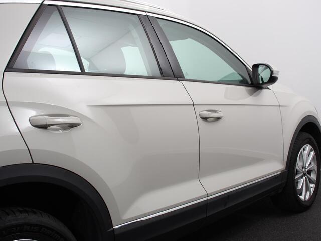 Volkswagen T-ROC 1.5 TSI Style Navigatie Apple Carplay/Android Auto Camera Parkeersensoren Adaptieve Cruise Control Dodehoek Assistent Elektrische achterklep Sto