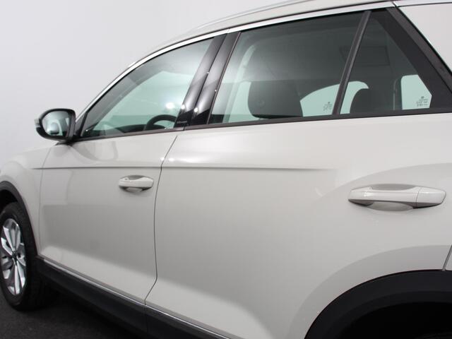 Volkswagen T-ROC 1.5 TSI Style Navigatie Apple Carplay/Android Auto Camera Parkeersensoren Adaptieve Cruise Control Dodehoek Assistent Elektrische achterklep Sto