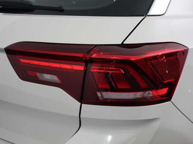 Volkswagen T-ROC 1.5 TSI Style Navigatie Apple Carplay/Android Auto Camera Parkeersensoren Adaptieve Cruise Control Dodehoek Assistent Elektrische achterklep Sto