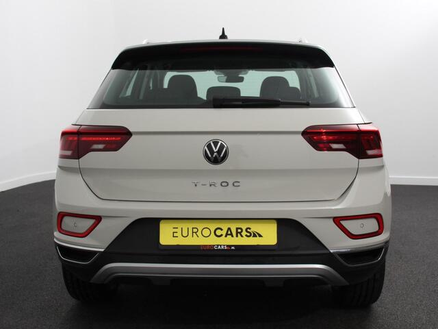 Volkswagen T-ROC 1.5 TSI Style Navigatie Apple Carplay/Android Auto Camera Parkeersensoren Adaptieve Cruise Control Dodehoek Assistent Elektrische achterklep Sto
