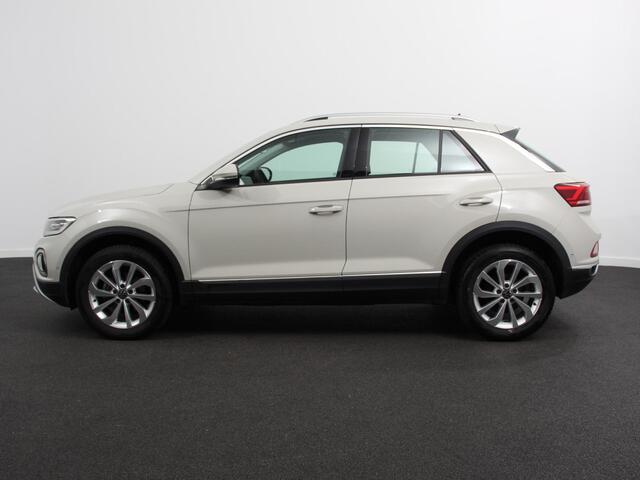 Volkswagen T-ROC 1.5 TSI Style Navigatie Apple Carplay/Android Auto Camera Parkeersensoren Adaptieve Cruise Control Dodehoek Assistent Elektrische achterklep Sto