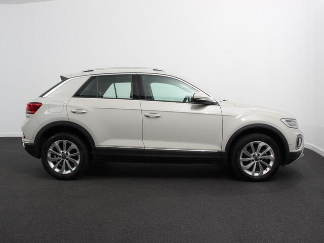 Volkswagen T-ROC 1.5 TSI Style Navigatie Apple Carplay/Android Auto Camera Parkeersensoren Adaptieve Cruise Control Dodehoek Assistent Elektrische achterklep Sto