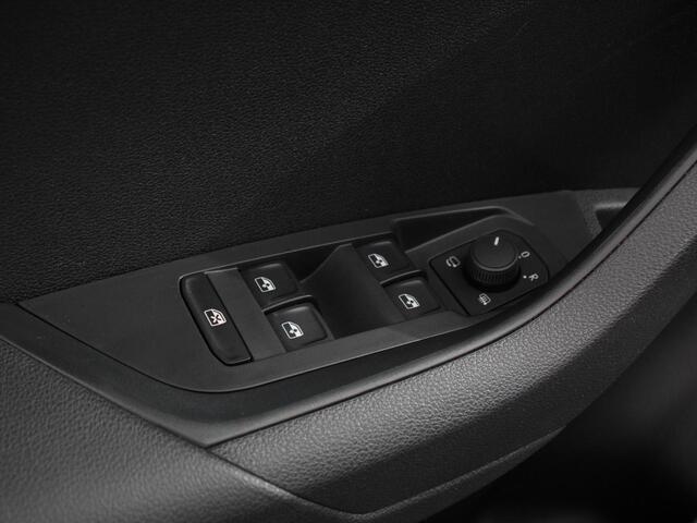 Skoda Karoq 1.5 TSI 150pk DSG Ambition Navigatie Apple Carplay/Android Auto Camera Climate Control Adaptieve Cruise control Lichtmetalen Velgen