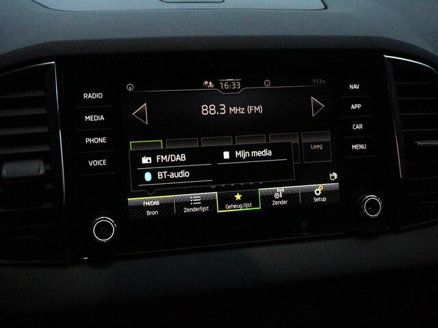 Skoda Karoq 1.5 TSI 150pk DSG Ambition Navigatie Apple Carplay/Android Auto Camera Climate Control Adaptieve Cruise control Lichtmetalen Velgen