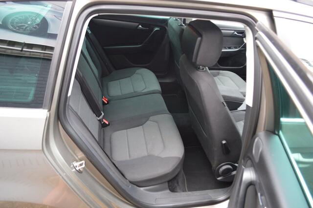 Volkswagen Passat Variant 1.4 TSI Highline Airco Automaat Navi DSG 5Drs PDC Bj 2012