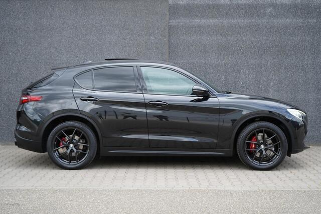 Alfa Romeo Stelvio 2.0 T AWD B-Tech Veloce/ Pano