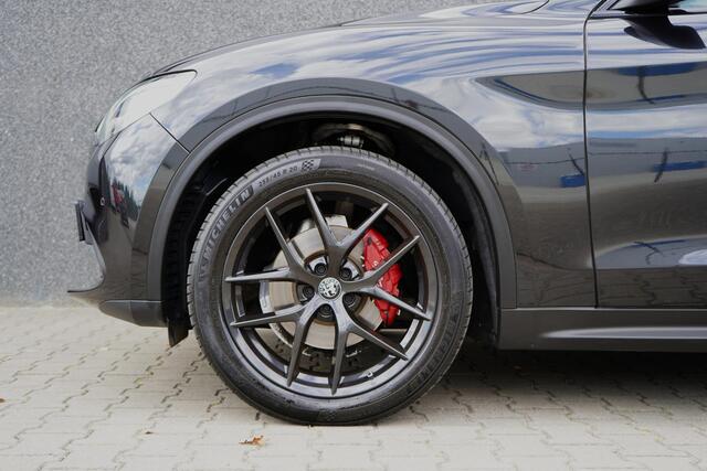 Alfa Romeo Stelvio 2.0 T AWD B-Tech Veloce/ Pano