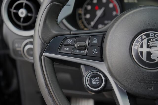 Alfa Romeo Stelvio 2.0 T AWD B-Tech Veloce/ Pano