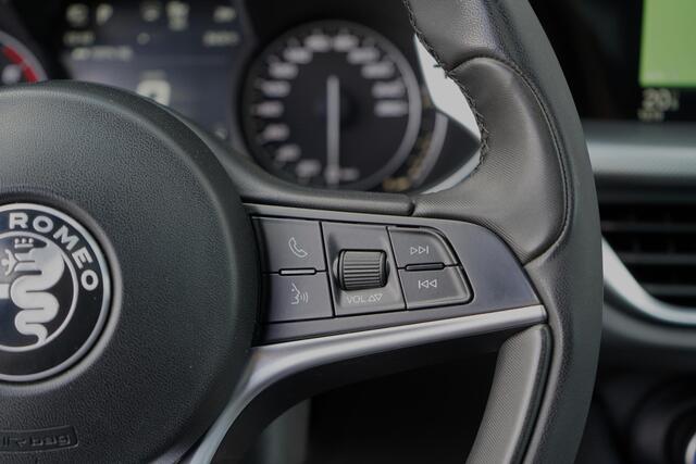 Alfa Romeo Stelvio 2.0 T AWD B-Tech Veloce/ Pano