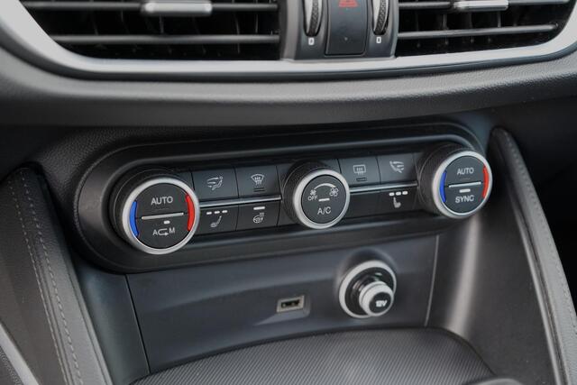 Alfa Romeo Stelvio 2.0 T AWD B-Tech Veloce/ Pano