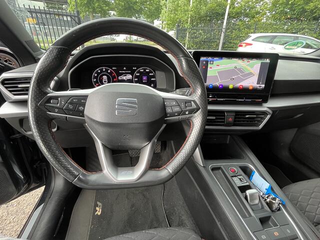 Seat Leon Sportstourer 1.5 eTSI FR  MODEL // CAMERA // NAVI // ELEK. ACHTERKLEP // ADAPTIVE CRUISE //
